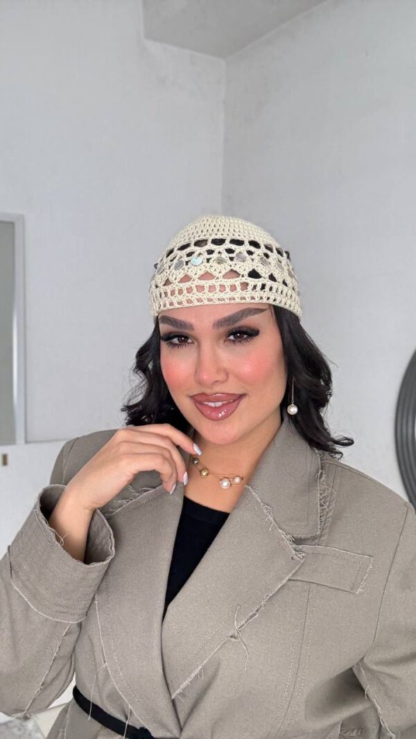 کلاه قلاب بافی زنانه پولک‌دار وارداتی رنگ مشکی کرم و قهوه‌ای